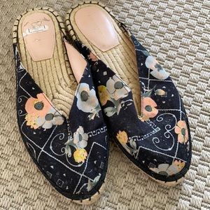 Espadrille style mules by Avec Les Filles